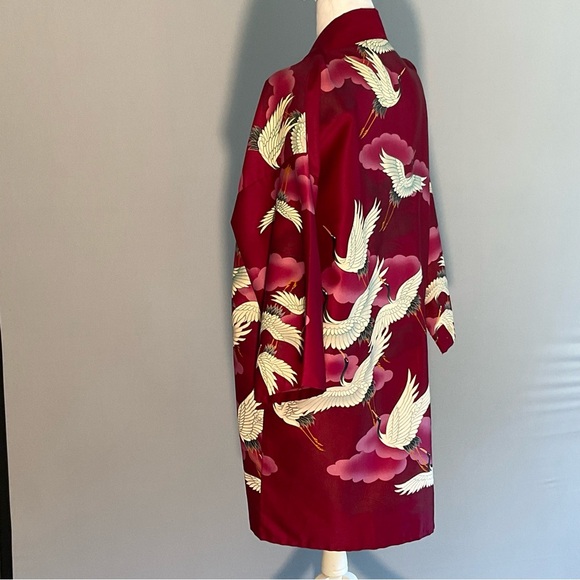 Maruko Kimono Ladies Medium Raspberry Polyester with Flying Crane Design - Picture 13 of 16